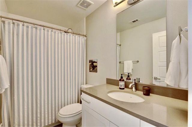 701 E 49th ST B, Austin, TX 78751