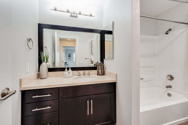 6400 Christie Ave 2215, Emeryville, CA 94608