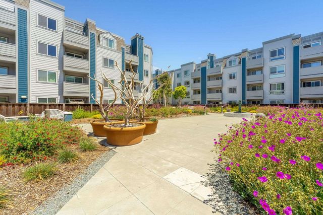 6400 Christie Ave 2215, Emeryville, CA 94608