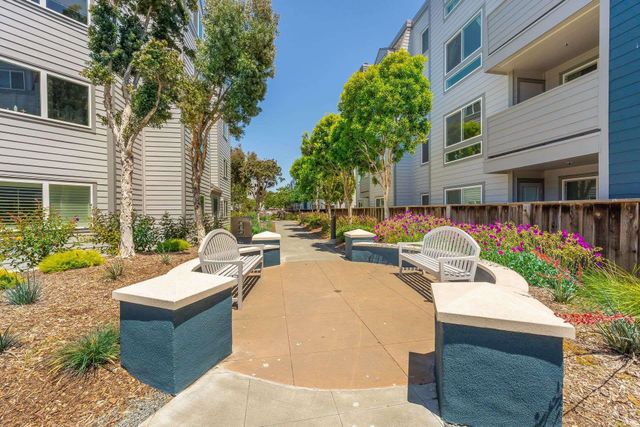 6400 Christie Ave 2215, Emeryville, CA 94608