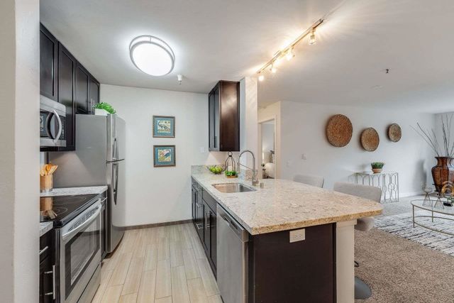 6400 Christie Ave 2215, Emeryville, CA 94608