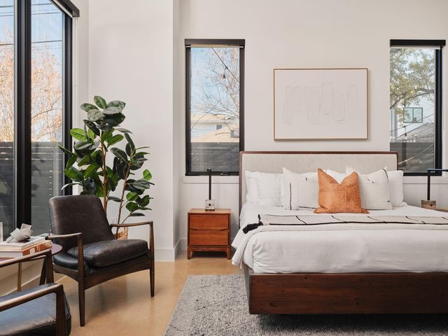 208 El Paso ST, Austin, TX 78704