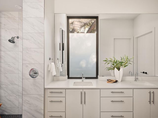 208 El Paso ST, Austin, TX 78704