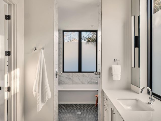 208 El Paso ST, Austin, TX 78704