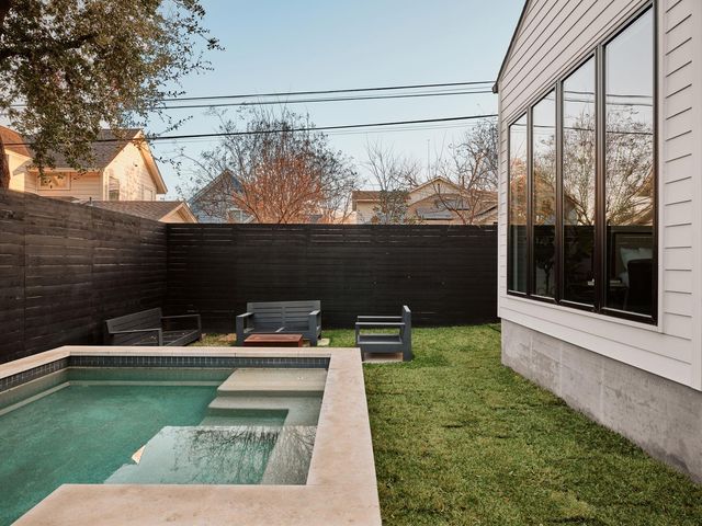 208 El Paso ST, Austin, TX 78704