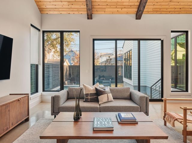 208 El Paso ST, Austin, TX 78704