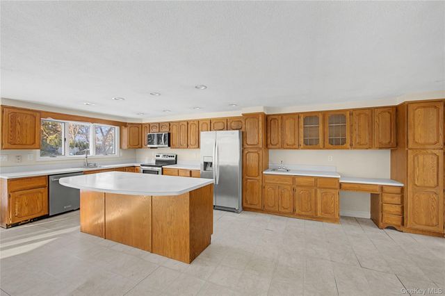 18 Woodbrook Drive, Ridge, NY 11961