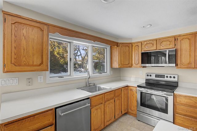 18 Woodbrook Drive, Ridge, NY 11961