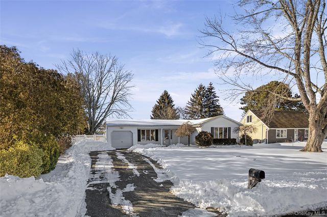 18 Woodbrook Drive, Ridge, NY 11961