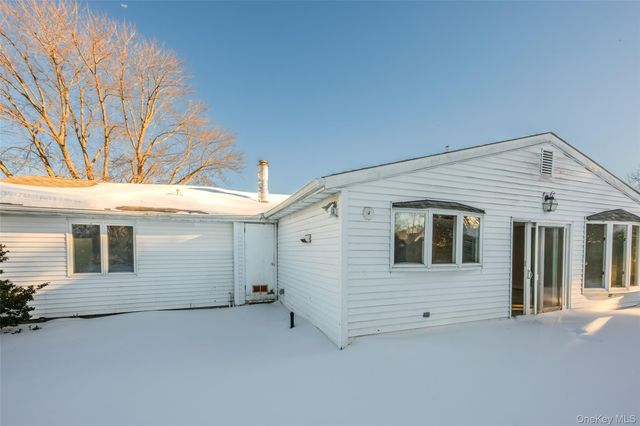 18 Woodbrook Drive, Ridge, NY 11961