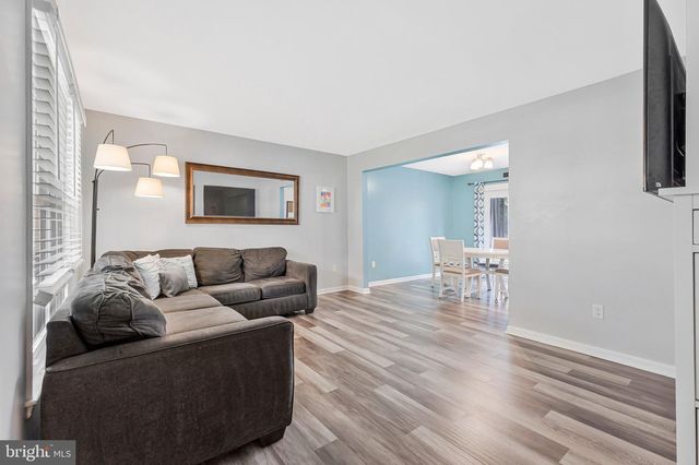 5636 FORT CORLORAN DR, Burke, VA 22015