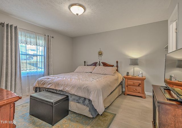 1023 Starling Drive, Kingsport, TN 37660