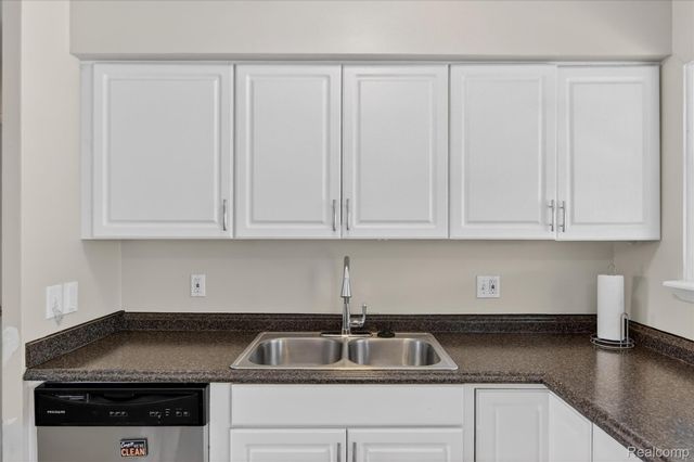 30730 Burlington Street, Westland, MI 48186