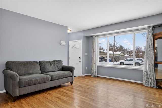 30730 Burlington Street, Westland, MI 48186