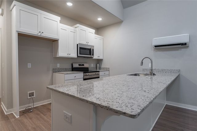 1313 S Van Buren Avenue, Fayetteville, AR 72701