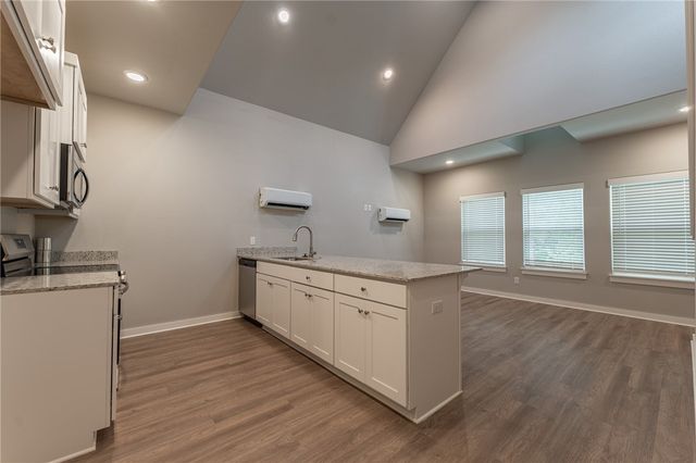 1313 S Van Buren Avenue, Fayetteville, AR 72701