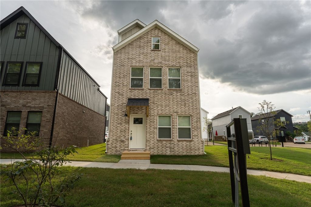 1313 S Van Buren Avenue, Fayetteville, AR 72701