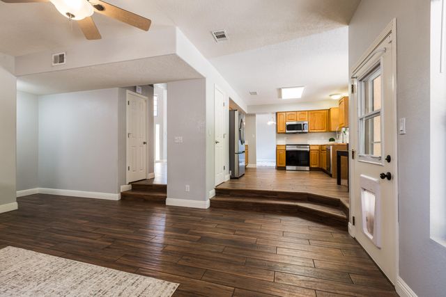 8432 Manuel Cia Place NE, Albuquerque, NM 87122