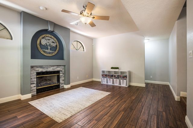 8432 Manuel Cia Place NE, Albuquerque, NM 87122