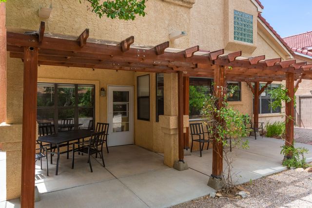 8432 Manuel Cia Place NE, Albuquerque, NM 87122