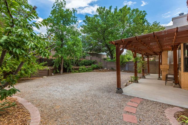 8432 Manuel Cia Place NE, Albuquerque, NM 87122