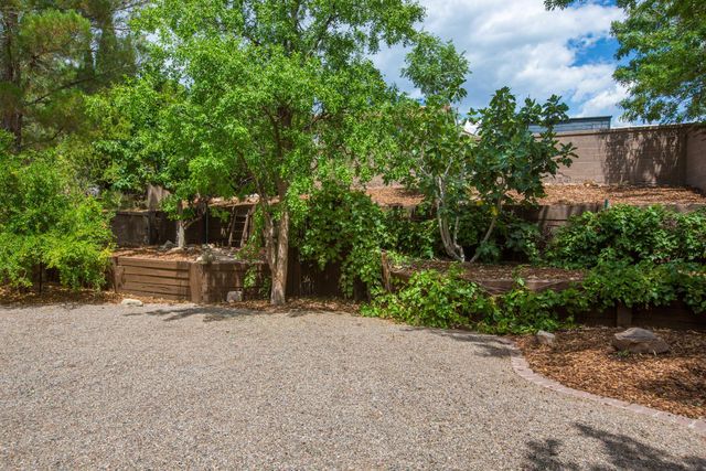 8432 Manuel Cia Place NE, Albuquerque, NM 87122