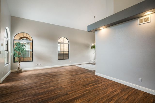 8432 Manuel Cia Place NE, Albuquerque, NM 87122