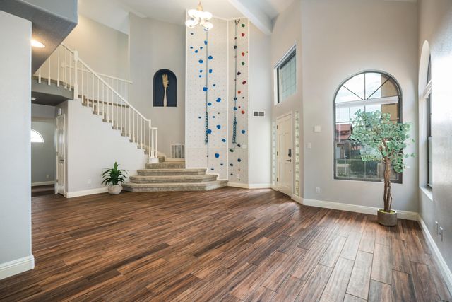 8432 Manuel Cia Place NE, Albuquerque, NM 87122