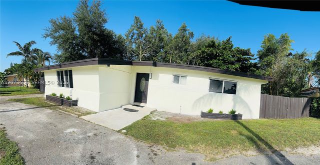17521 NE 4th Ave, Miami, FL 33162