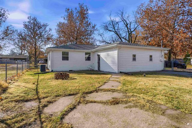 640 Frey Drive, Manhattan, KS 66502