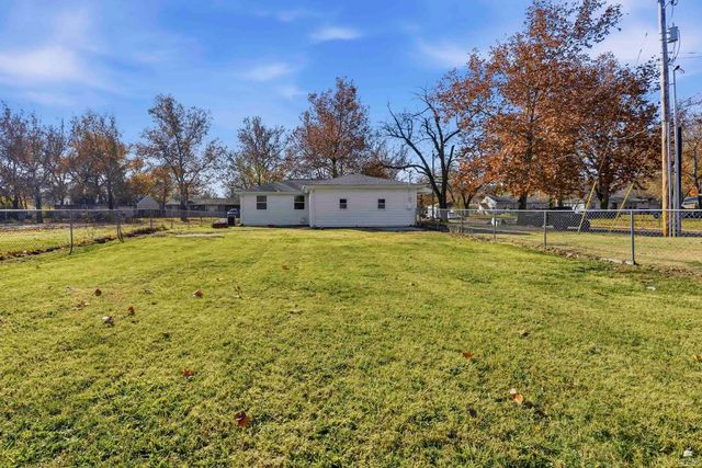 640 Frey Drive, Manhattan, KS 66502