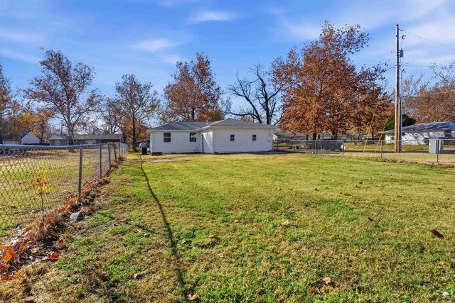 640 Frey Drive, Manhattan, KS 66502