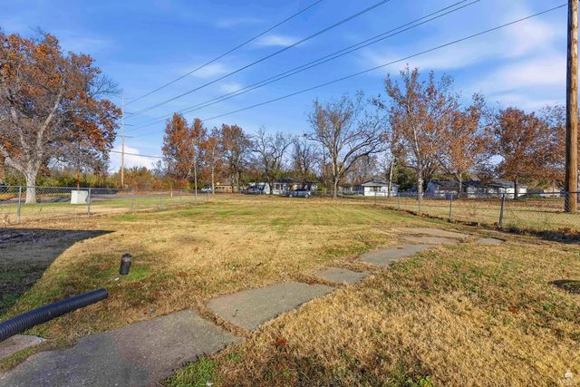 640 Frey Drive, Manhattan, KS 66502