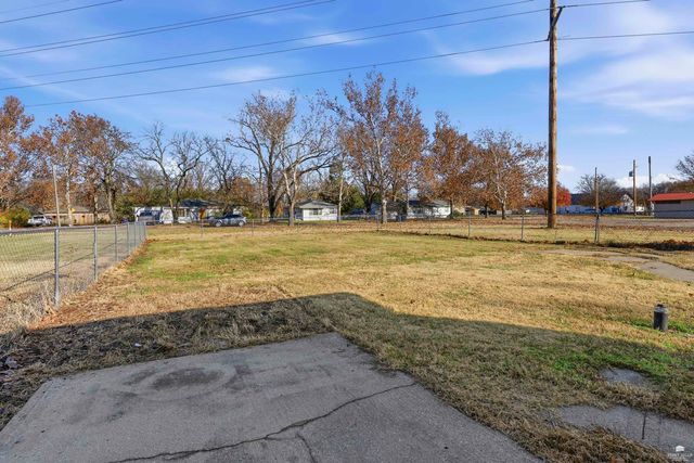 640 Frey Drive, Manhattan, KS 66502