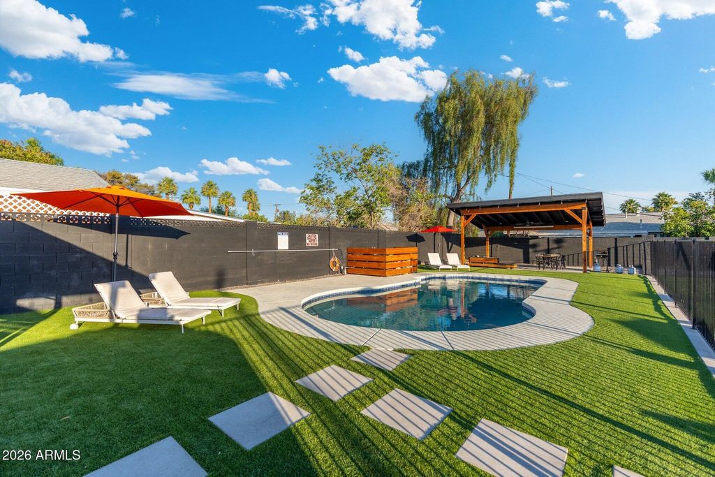 2635 E CLARENDON Avenue, Phoenix, AZ 85016 — photo 2