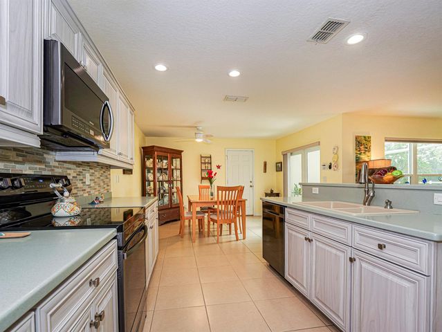 1838 Pointe West Way, Vero Beach, FL 32966