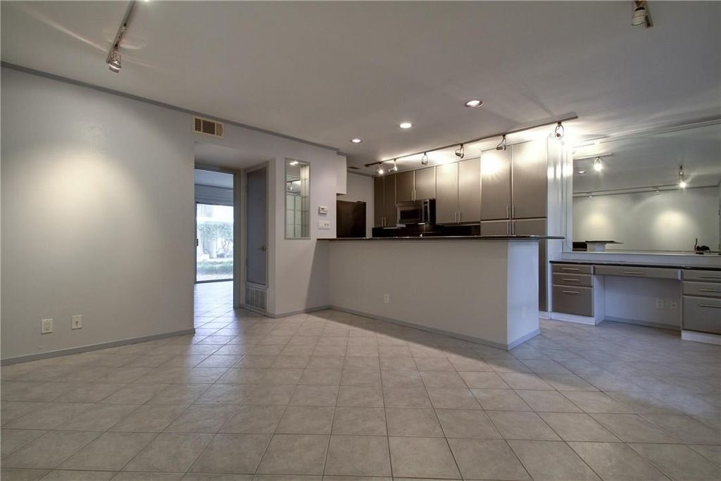 500 E Riverside DR 136, Austin, TX 78704