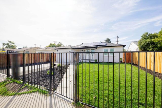 2033 Superior St, Stockton, CA 95206