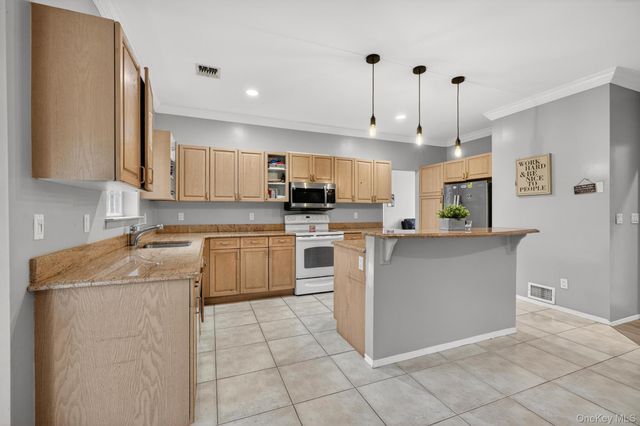 27 Hamlet Drive, Commack, NY 11725