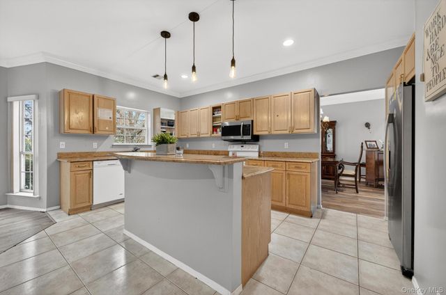 27 Hamlet Drive, Commack, NY 11725