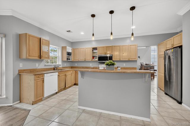 27 Hamlet Drive, Commack, NY 11725