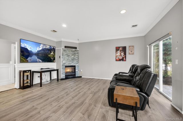 27 Hamlet Drive, Commack, NY 11725