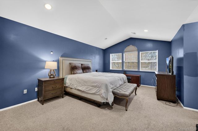 27 Hamlet Drive, Commack, NY 11725