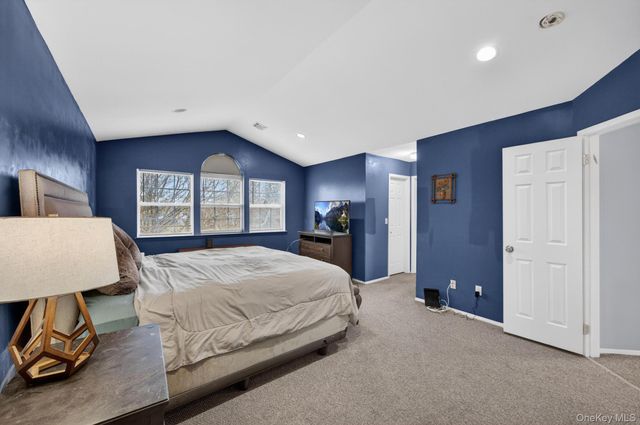 27 Hamlet Drive, Commack, NY 11725