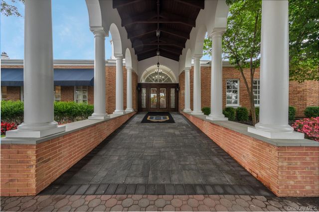 27 Hamlet Drive, Commack, NY 11725