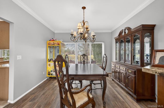 27 Hamlet Drive, Commack, NY 11725