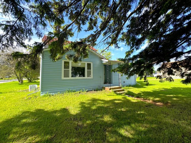 810 2nd Street NE, Roseau, MN 56751