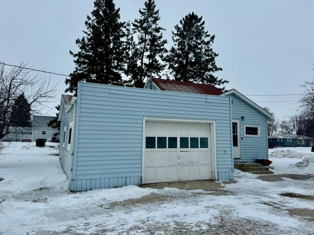 810 2nd Street NE, Roseau, MN 56751