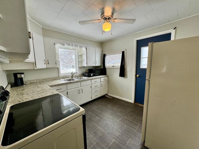 810 2nd Street NE, Roseau, MN 56751