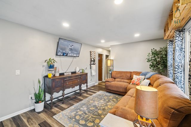 2503 E 24th Street, Des Moines, IA 50317